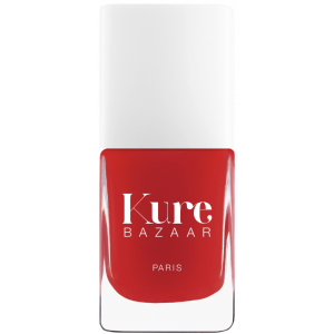 Le nouveau vernis soin à l'huile de sésame biologique au fini rouge multi-facettes imaginé par Virginie Dhello pour Kure Bazaar.