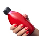 The new nail polish based on organic sesame oil with a multi-faceted red designed by Virginie Dhello for Kure Bazaar.